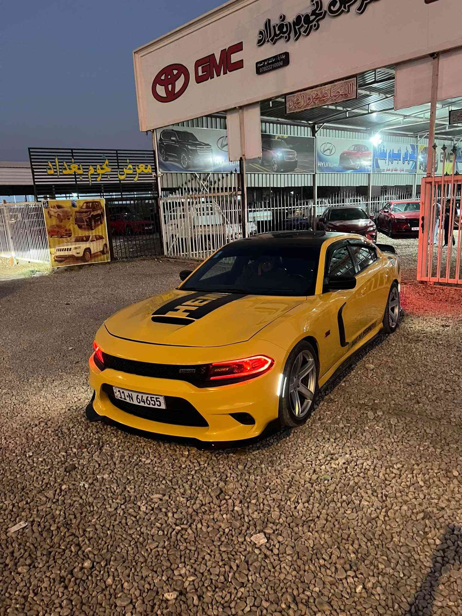 🏎️ دودج جارجر دايتونا 2017- للبيع
السعر 168 وبيها مجال قليل كلش
الموديل: 2017
حادث مرفق بالمنشور وبيها صبغ حزام(نظافة فول)
الفئة: دايتونا أصل (Daytona)
محرك هيمي 5700
المواصفات: فول مواصفات 1/1 (Full Options)
⚙️ المواصفات والتفاصيل:
المحرك: V8 HEMI بأداء وقوة ممتازة.
أنظمة الأمان والقيادة الذكية:
رادار أمامي: نظام رادار للتنبيه من الاصطدام الأمامي مع مثبت السرعة التكيفي (Adaptive Cruise Control).
رادار جانبي: نظام مراقبة النقطة العمياء (Blind Spot) والتنبيه عند تغيير المسار.
حساسات خلفية + كاميرا للرجوع للخلف.
المقصورة الداخلية: مقاعد جلد مع شامواه (Alcantara) مطرزة بشعار Daytona الأنيق.
الشاشة والترفيه: شاشة كبيرة 8.4 إنش تدعم Apple CarPlay و Android Auto مع نظام ملاحة (GPS) ونظام صوتي عالي النقاء.
الأداء: نظام Super Track Pak مع صفحات Performance Pages للقيادة الرياضية.
الراحة والتحكم:
تدفئة وتبريد المقاعد الأمامية + تدفئة المقاعد الخلفية.
تدفئة المقود (الستيرن)
نظام تشغيل عن بعد.
الشكل الخارجي والأناقة:
فتحة سقف.
ويل كب دايتونا حجم 20 أصل.
بريكات بريمبو (Brembo).
حزمة واستيكرات دايتونا الأصلية
للاستفسار***********
