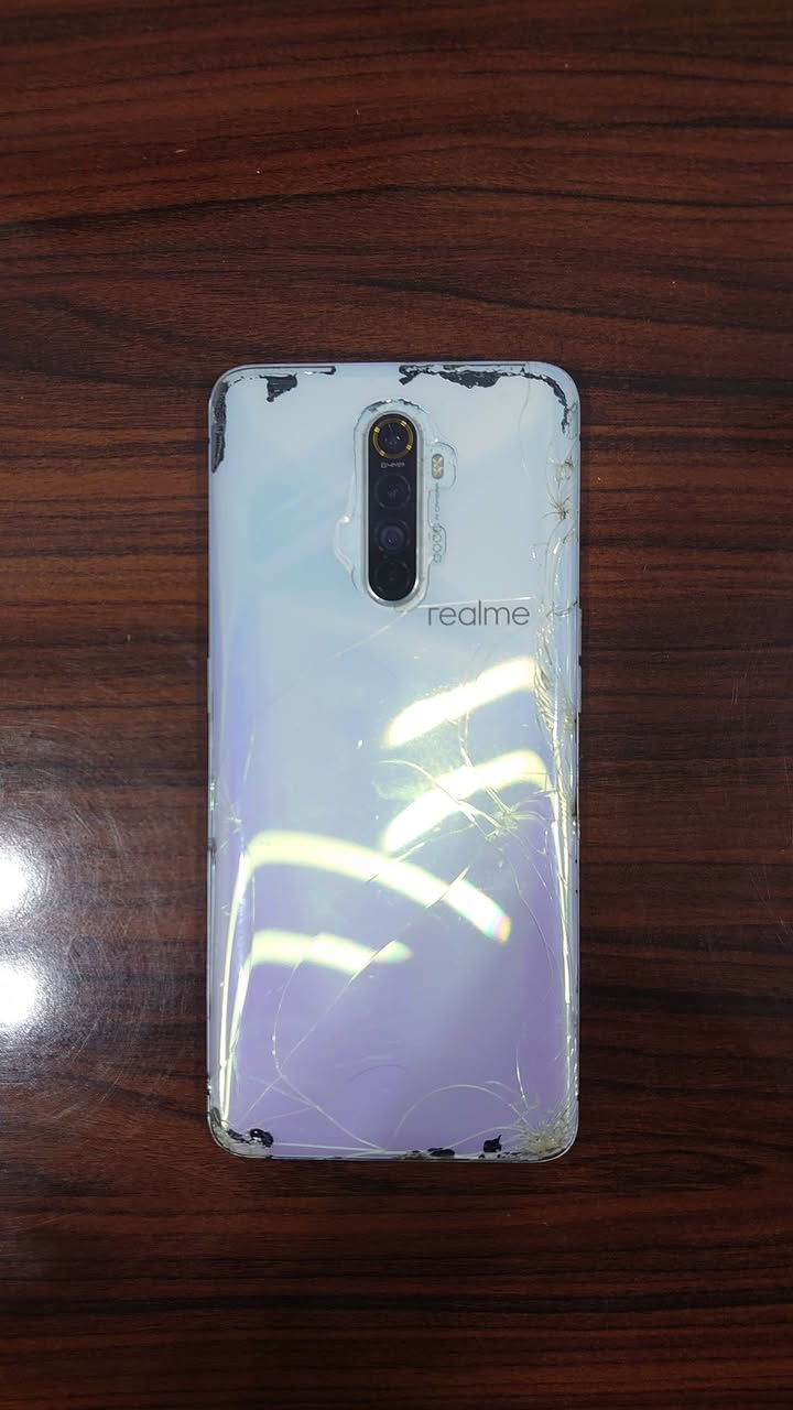 Realme X2 Pro
ريلمي اكس تو برو
معالج Snapdragon 855 Plus 
ببجي 90 فريم
شحن فائق السرعة 50 واط 
دبل سيمكرت 2sim
ما مفتوح شرط كلشي ما مبدل بيه 
الواي فاي والسيمكرت ما يشتغل
السعر 100 الف 
مكاني موصل للاستفسار خاص او الاتصال على الرقم ***********

