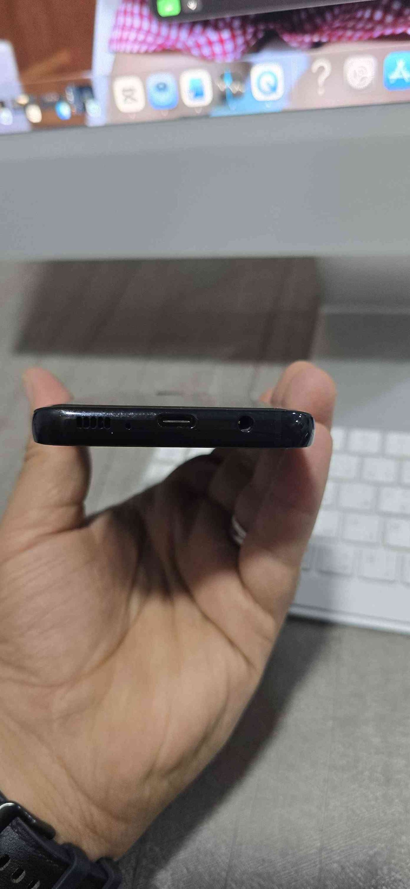 📱 Samsung Galaxy S8+ للبيع
جهاز أنيق بشاشة منحنية مميزة وأداء ممتاز، ويتميز بخيارات أمان متعددة تشمل بصمة العين + بصمة الإصبع + التعرف على الوجه 🔐
✨ أبرز المواصفات: • شاشة 6.2 إنش Super AMOLED بدقة Quad HD+
• ذاكرة RAM ‏4GB
• سعة تخزين 128GB مع دعم microSD
• كاميرا خلفية 12MP Dual Pixel مع OIS
• كاميرا أمامية 8MP Auto Focus
• بطارية 3500mAh
• شحن سريع + شحن لاسلكي ⚡
• مقاومة للماء والغبار IP68 💧
• USB Type-C + مدخل سماعة 3.5mm
• Bluetooth 5.0
• يدعم Samsung DeX
💰 السعر: 150 ألف دينار فقط
🚚 متوفر توصيل إلى جميع محافظات العراق
📞 للتواصل واتساب أو اتصال:
*********** بغداد, العراق

