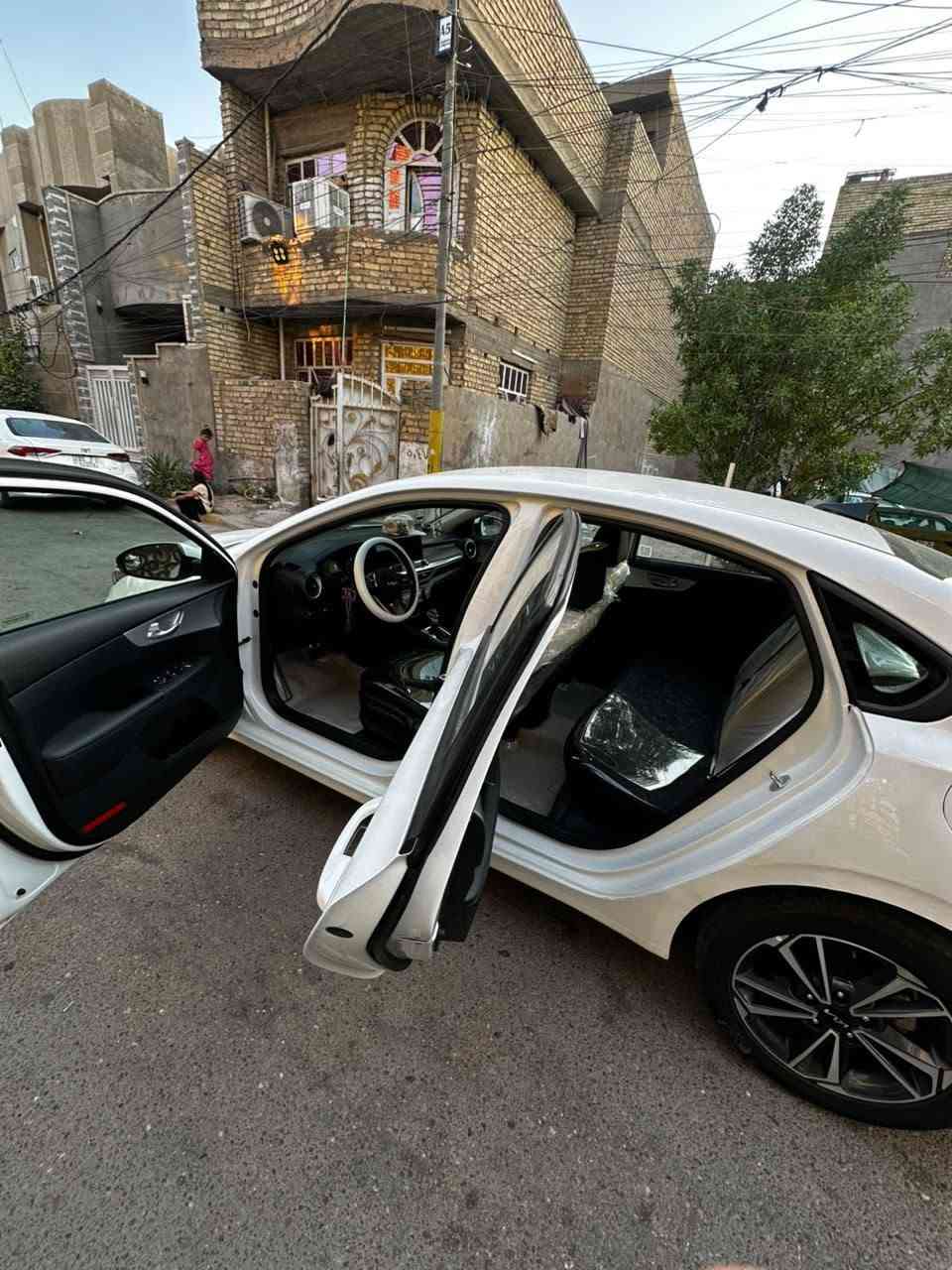 سلام عليكم كيا فورتي موديل 2024  رقم بغداد باسمي ترقيم جديد مكينه دوش 2000 كير  at وين ميعجبك تروح حادثها موضوح بل صوره لادواخل ولاايرباك  بيها حادثه بصيط بس جاملغ خلفي وراجع عله البارد عندي صورة طخه كلش بسيطه ماشيه55 الف دوشمه وكاعيه جديده سياره جاهزه كلها مناقصها برغي تبريد صدر داخل كله جديد موضوح كلشي بصوره السعررر 158بيها مجال للاتصال *********** بكان السياره الغزاليه
