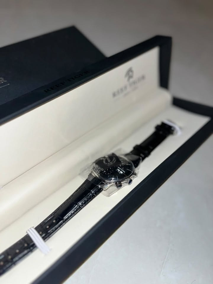 سلام عليكم ،،،،،،،،،،،،،، للبيع 

ساعه اصليه ماركه REEF TIGER" 
سير الساعه جلد اصلي لون اسود
سعر الساعه:150دولار
مكاني بغداد السيديه
رقم واتساب:***********
