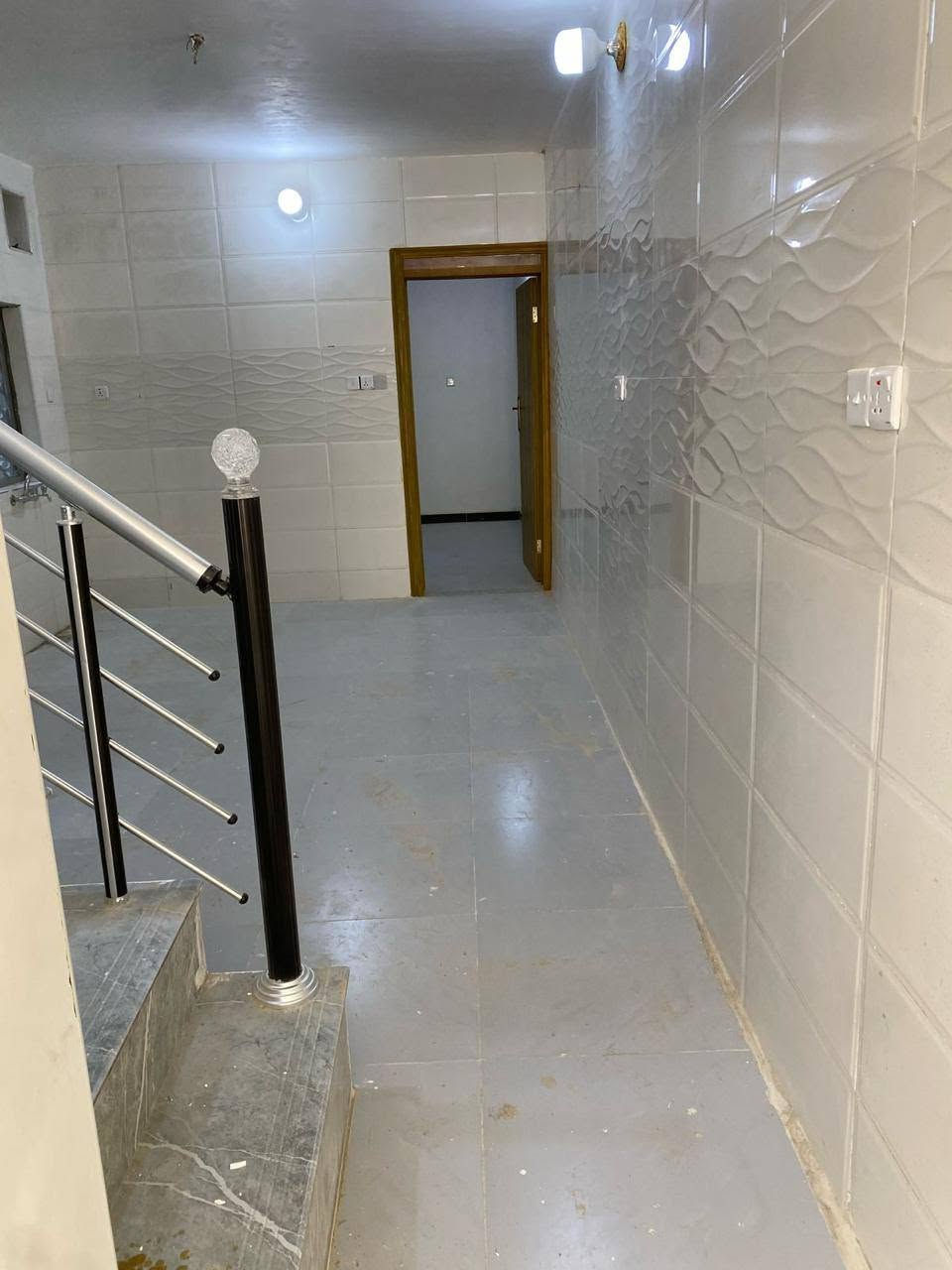 عقار للبيع بغداد الدوره ابو دشير خلف السوق الشعبي 
مساحه ١٠٠م 
يحتوي على صاله مطبخ 
وغرف نوم عدد٢ 
وخدمات وكراج
للاستفسار ***********
