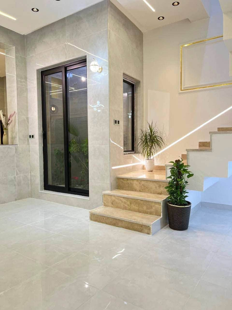 🏠 عرض مميز للبيع – دار سكنية جاهزة

📍 الموقع: الحلة – شارع 80 – بداية مدخل الطهمازية، خلف حلويات قصر الشام

📐 مساحة الدار: 145 م²
🏗️ بناء حديث – طابقين
📜 جنس الأرض: طابو صرف زراعي

✨ تفاصيل الدار:
• غرفتان نوم
• صالة
• مطبخ
• استقبال
• مجمع صحيات داخلي وخارجي
• تصميم عملي مناسب للسكن العائلي

💰 السعر:135 مليون

📞 للاستفسار والتواصل: علي صفاء للعقار
***********

