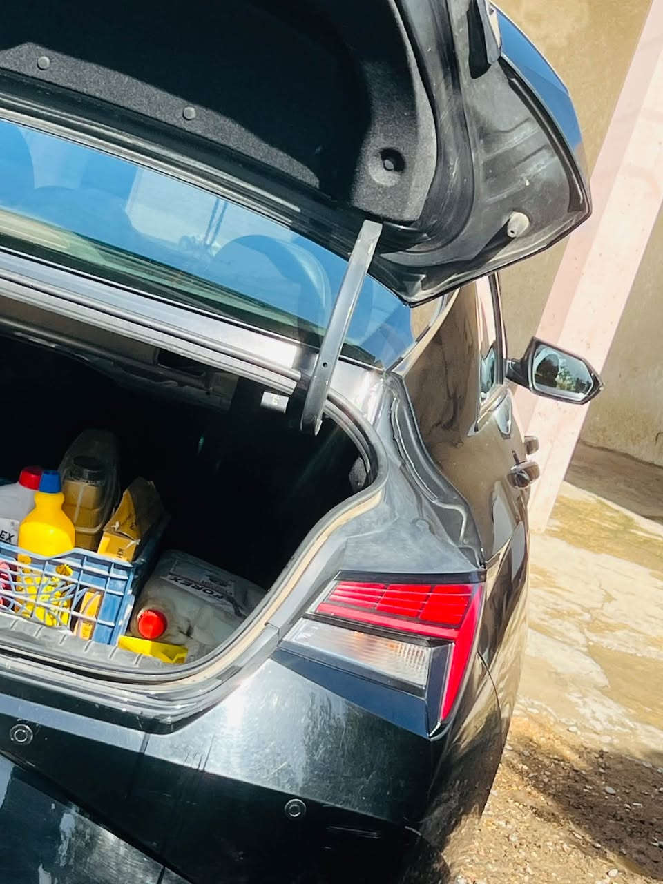 سلام عليكم للبيع سياره الانترا 2021 N Line محرك 1600 تيربو سياره فول مواصفات ماشيه 133 km حادثه بامريكا جاملغ الأمامي الأيسر مبدل والباب سايق كلير وبالعراق صارت بيها ضربه جوه قبق البانزين وانصبغ ربع جاملغ وربع الباب خلف سايق وسياره كلها ليبل واحد مكان سياره بغداد اليوسفيه الاستفسار *********** موجود واتساب
