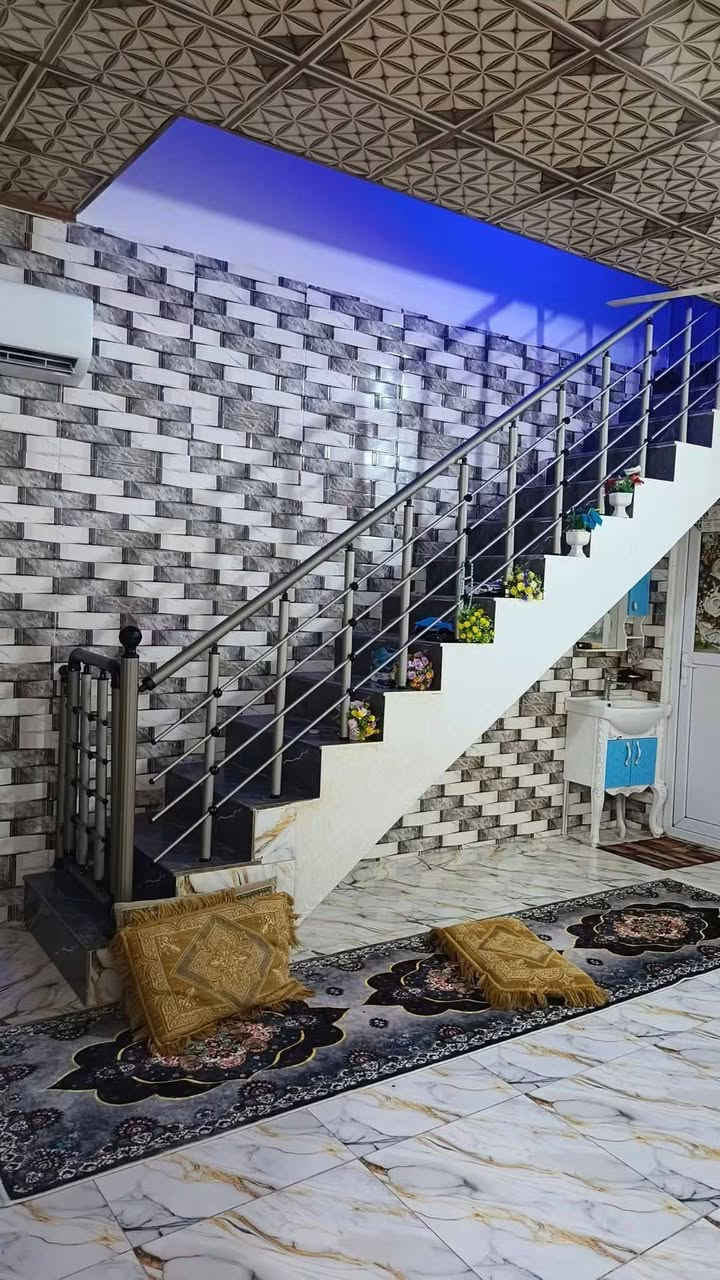 دار 110 م تجعيب طابوك عالي عن شارع بناء بلوك عكاده يحتوي على غرفه وصاله ومطبخ واستقبال صحيات داخليه وخارجيه شارع تبليط ١٠ متر منطقه كلش مرتبه عنوان سايدين المطار شارع علكم نهايت شارع حاتم الخير سعر 37وبي مجال للاستفسار زورو مكتب الغريري ركن شارع حاتم الخير الرقم ***********
