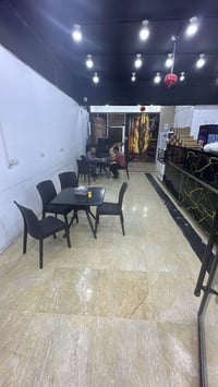 مطعم كامل للبيع العنوان بغداد العامريه شارع المظيف سبب البيع لعدم التف...