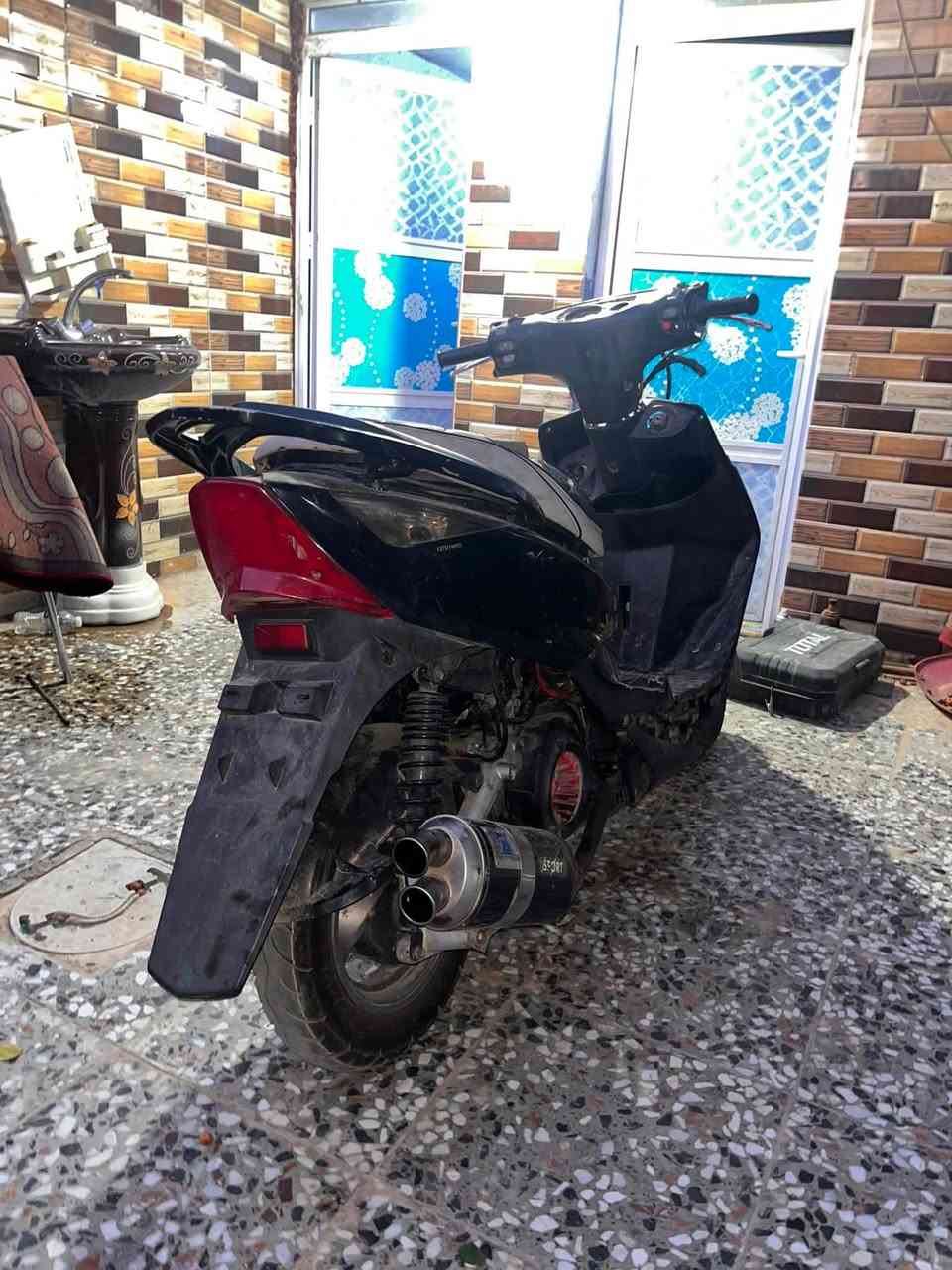 سلام عليكم دراجه GTRثعلب بيهه صالنصه رياضي وزوج تايرات جدد  دراجه طفت فجئه وتركته
رايدهه 175 وبيه مجال 
ابيع كوم حديد على هاي الحطه 
رقمي :***********
مكاني بغداد بوب الشام
