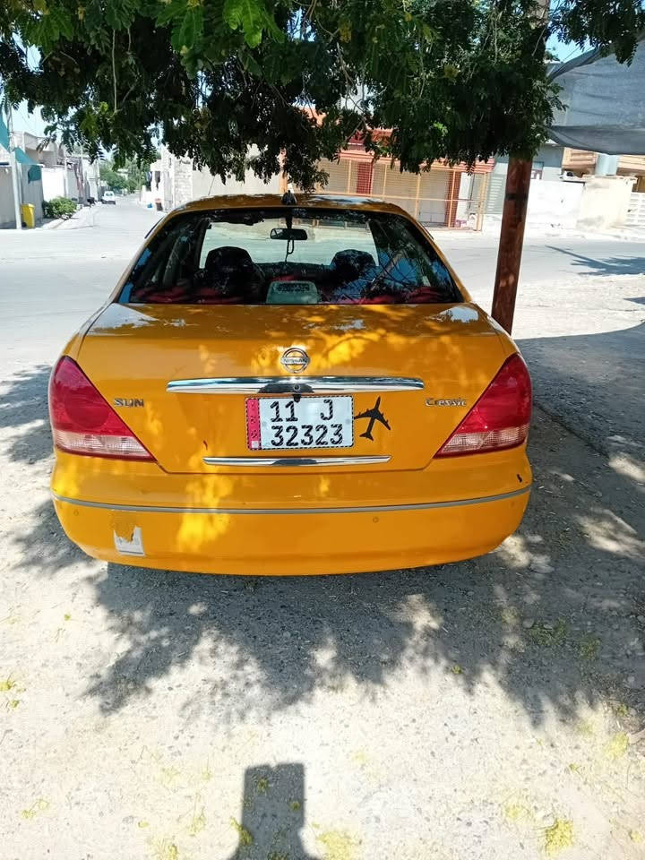 نيسان سني ياباني موديل ٩ بسمي رقم انكليزي وهزه جديده السياره كل عيب مابيهه موبايل.  ***********  والسعر ٨٠ ورقه قابل للتفاوض
