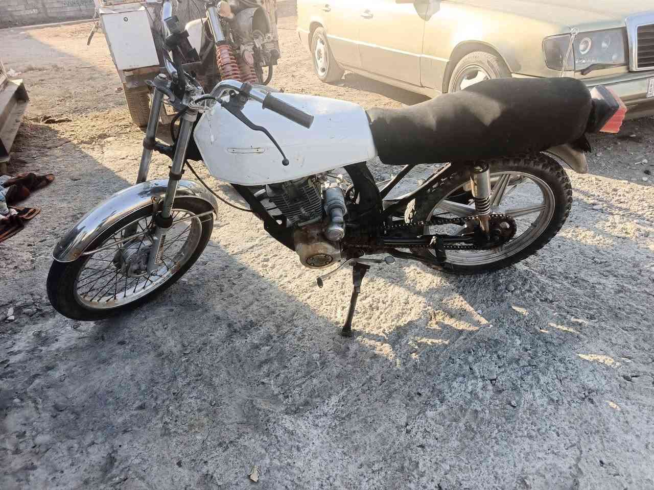 عسلام عليكم عندي هاي ماطور للبيع يشتغل كلشي ما بيه فتحت كبريتر بقه هيج ماطور ترك سعره 120 الي يريده خلي يجي خاص ***********
