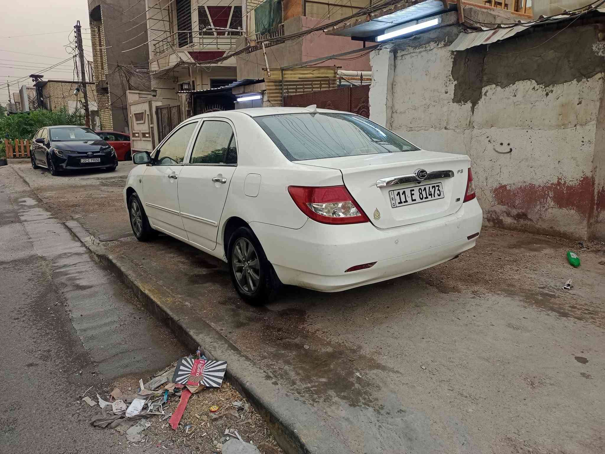 من الله السلام عليكم BYDF 3 السيارة جديده حيل مابيها اي نقص صدر امامي خلفي جديد كير مكينه  لاستيك ولف فقط تبريد ثلج بيها صبغ بين الباب الامامي والجاملغ شبر تقريبن السيارة كفاله  كهربائيات كلها على وضع الشركه رقم بغداد بأسمي كير عادي تحويل ثاني يوم السعر 56 وبيها مجال حك الجيه العنوان بغداد حي العامل ***********

