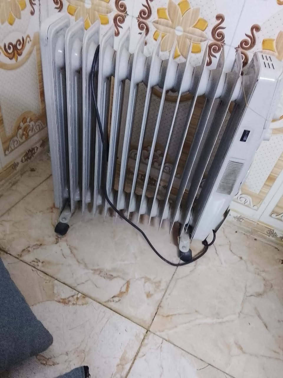 للبيع
صوبه زيتيه 
كراسي عدد 4 
ميز بلاستيك دائري واحد 

العنوان بغداد الشعله 
واتساب ***********
