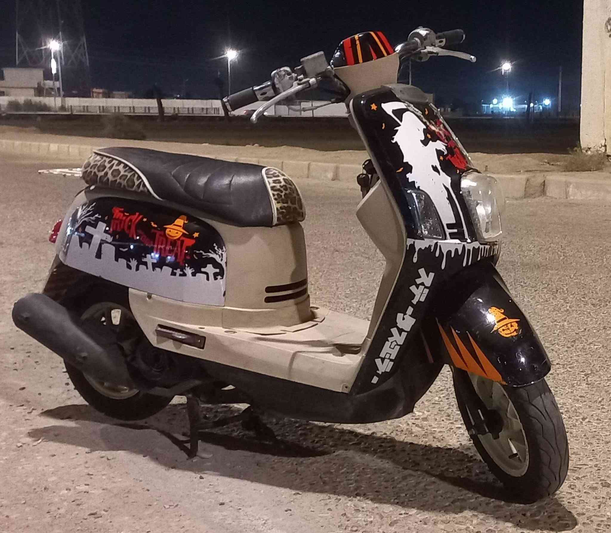 السلام عليكم
ماكس(بوليسي) للبيع 

مكينتها ما مفتوحه 
                             الوشم الي عليها بلادي 
ويلات لون ابيض 

بيها كسر بالكفر الامامي ومصلح
الدراجه نظيفه 
عنواني ميسان الكحلاء 
*********** 
السعر راسلني وتدلل
