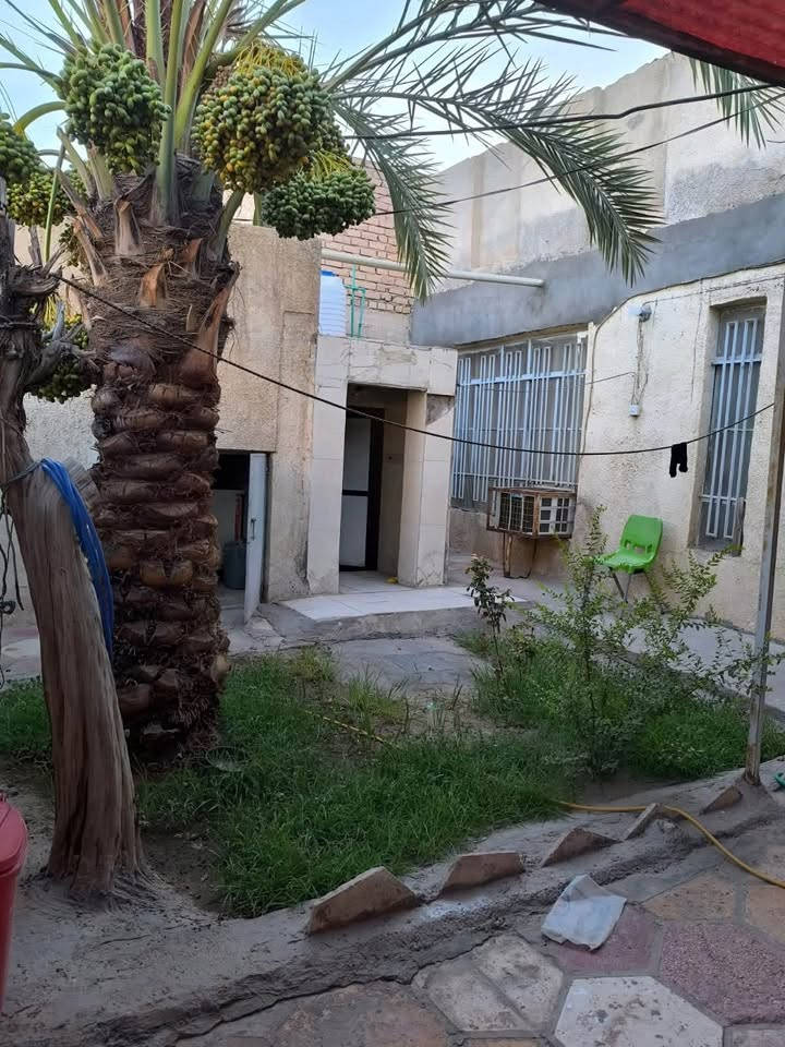 للبيع دار حي القادسيه شارع ١٥ متر بناء قديم نظيف ٢٠٠ متر طابقين ثلاث غرف نوم وصاله واستقبال ومطبخ للاتصال *********** مجتبى معله او مراجعه مكتب ضي الحسن للعقار النجف الاشرف حي الزهراء شارع الكيات مقابل جامع الزهراء
