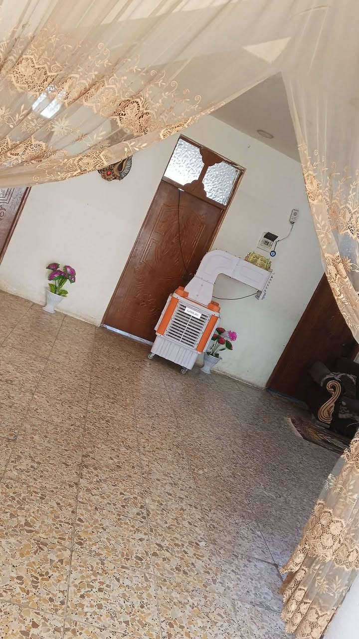 سلام عليكم بيت للبيع العريفية شارع ابو مروان المساحة 300متر سند 35 تواصل عل رقم***********
