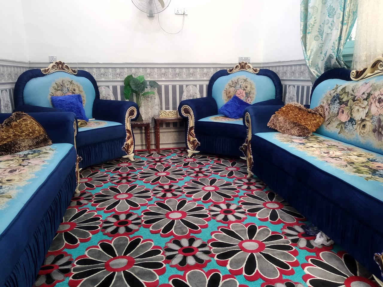 بيت للبيع حي الحوراء ١٠٠متر سند زراعي ٢٥ طابق واحد 
٦٠وبيه مجال للاستفسار الاتصال ع الرقم ***********
