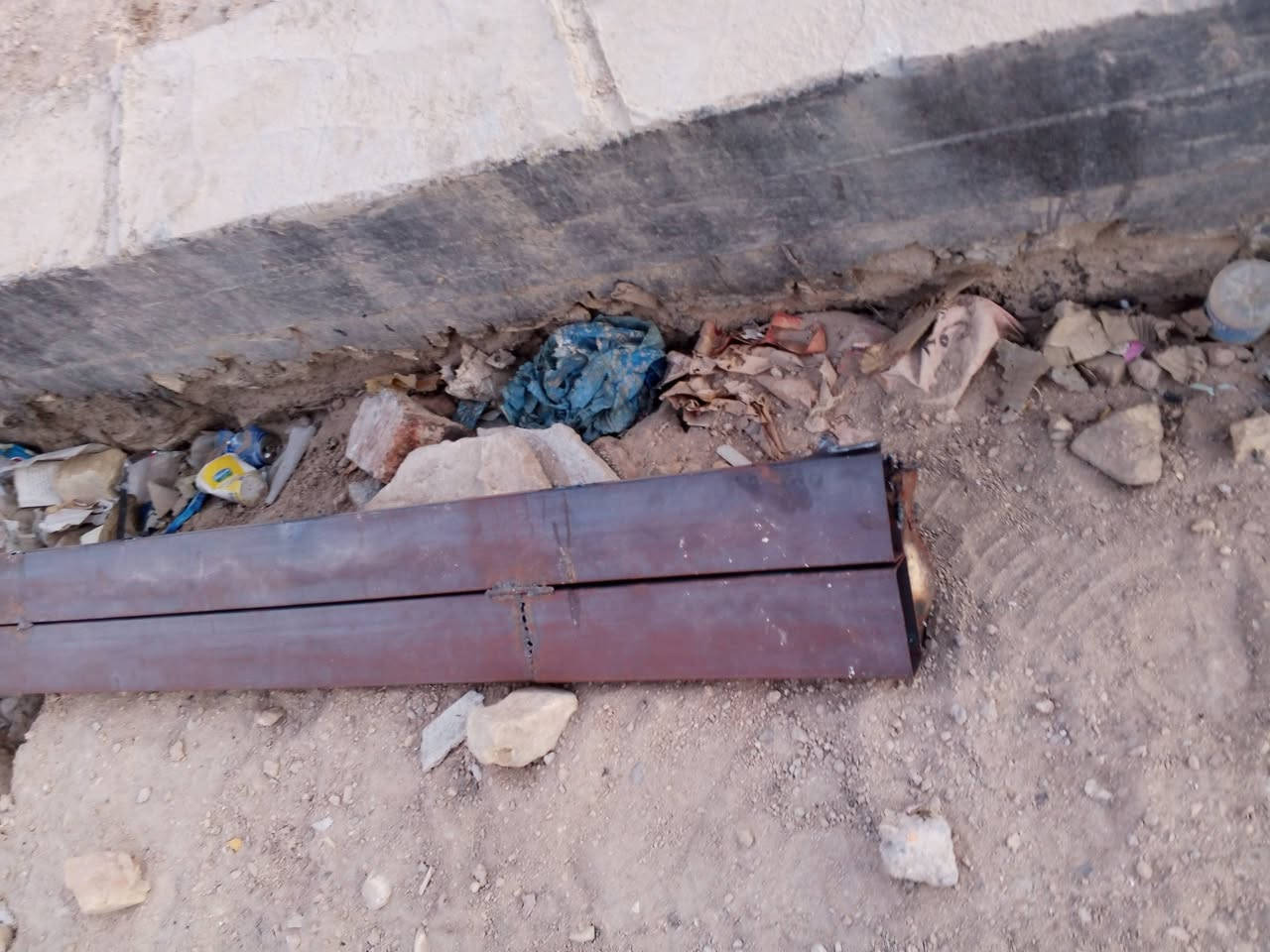 للبيع شخاطات طول 6 متر العدد 9 قطع ***********
