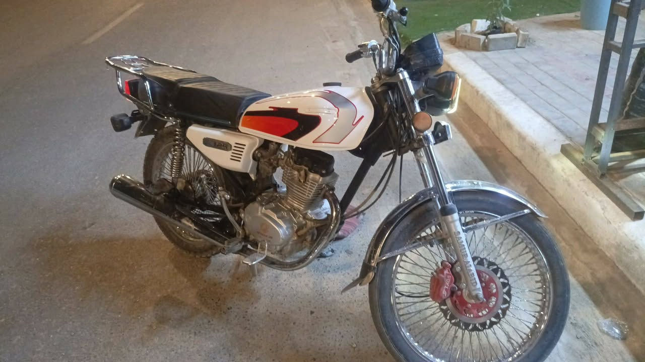 للبيع فول دراجه ما مفتوحه 23سعرها 400بيها مجال  ***********
