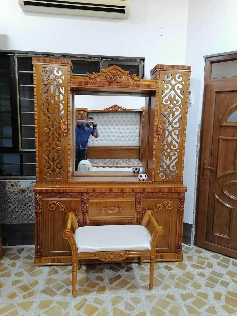 السلام عليكم
غرف نوم اخو الجديده شرط النظافه خشب ثقيل كلو زان الاستفسار ومعرفت السعر عل رقم ***********
