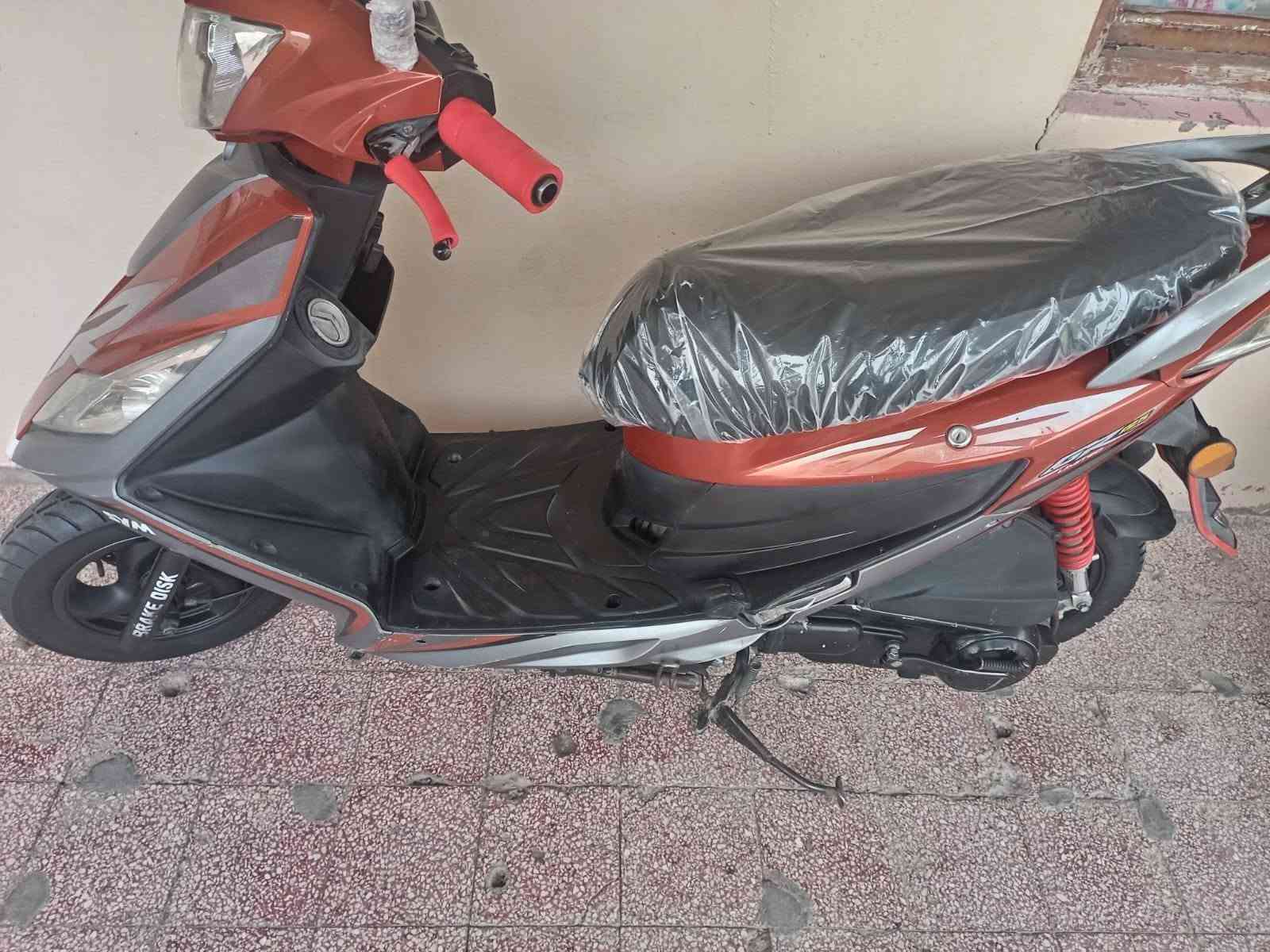 السلام عليكم دراجه سايم نحله الكتروني للبيع كله شغال مكينه فول فول نعومه مابيهه اي نقص دراجه حيل نضيفه بدووون اوررراااق موديل 2018 دراجه حيل حلوه 
السعر. 750 او بي مجال للشراي 
العنوان. داخل الرمادي 
رقم الهاتف. ***********
