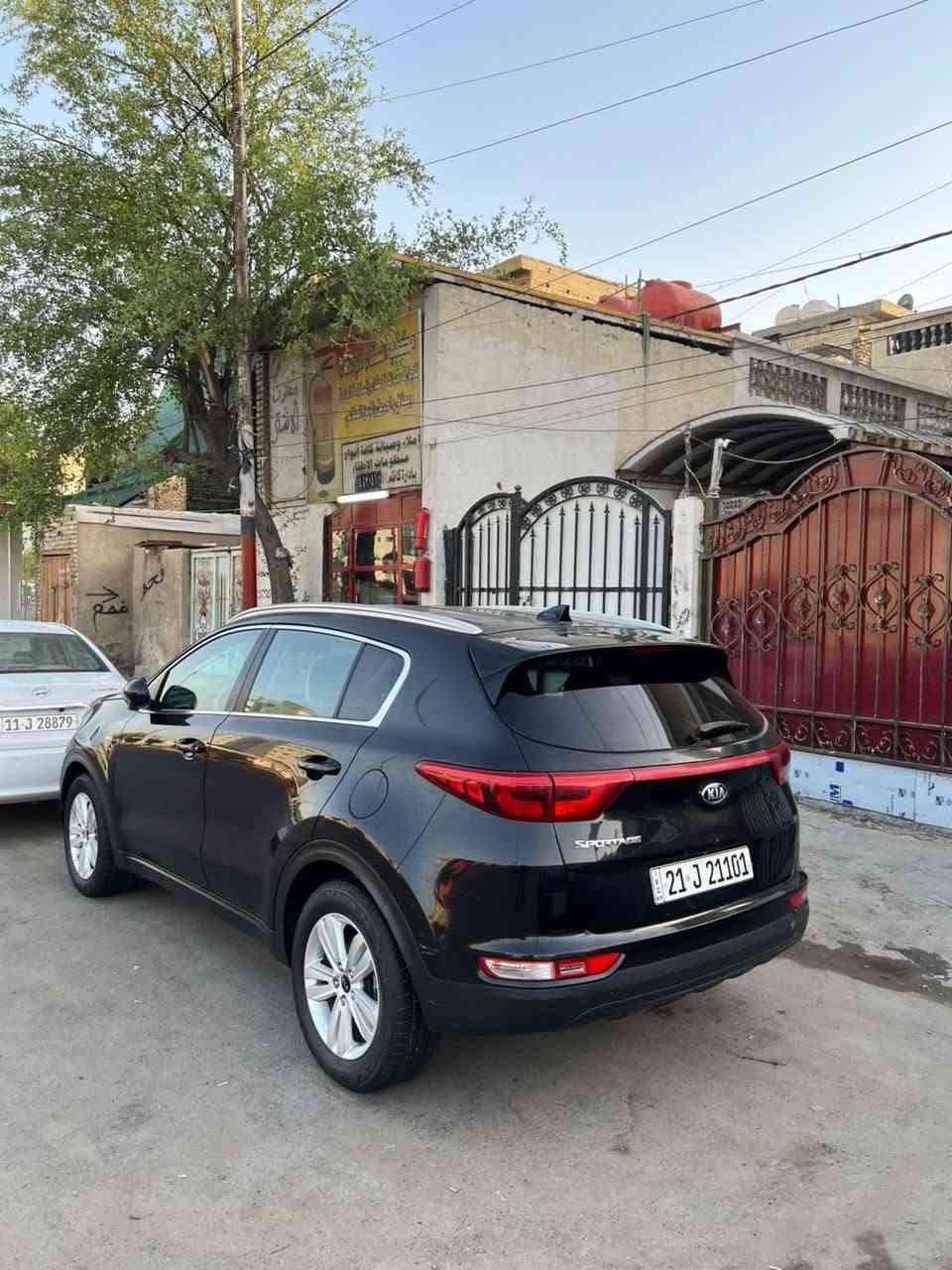 السلام عليكم
اسبورتج موديل 2018 وارد أمريكي حادث دعاميه وشويه بالبنيد بدون دواخل سونار موجود نص مواصفات   محرك كير تبريد صدر كله نضيف  سياره مابيها أي نقص  رقم سليمانية تحويل أو وكاله حاضر  مكان السياره بغداد  ***********  بيع فقط السعر ١٤٠ وبيه مجال بسيط  ما متواجد على النت  الشراي يتصل على الرقم
