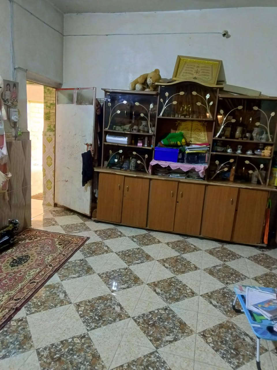 ديالى بعقوبه 
سلام عليكم بيت البيع مساحه 200قرب القاعه حي معليمن بيت تجاوز مكون من صاله و غرفه ومطبخ +غرفه خارجيه بيت خير من الله سراميك الرضيه والجدران +بيت بي سخان وتانكي ماء موطور ماء 
يرهم نقد ويرهم قسط انتصل على هاذا رقم  ***********
