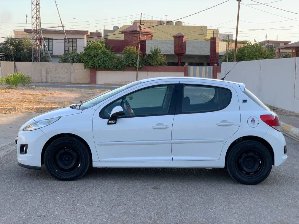 *********** / *********** للبيع بيجو فرنسي موديل 2012 رقم سلمانية  سنوية جديده شرط التحويل بيها دفترا بانزين السيارة كلين مكفولة بشكل عام قطرة صبغ ما بيها حتى الدعاميات بدون صبغ و السيارة بلادية 100٪ بدون جطل بدون تحوير كلشي بيها بلاد حتى المسجل بلادي حتى الكشن ما مغلف بلادي مكان السيارة كركوك 
* كير محرك بشرط 
* محرك زنجيل 
* تبريد و تدفتى شغلات 
* صدر كامل جديد ناعم جدا 
* تايرات جديد 
* تخم دسكات جديد 
* بطارية جديدة 
* اربع جامات كهرباء 
* كيجات كهربائيات كله شغال 
* سنتر لوك بلادي 
* تحكم استرين 
* لايت زينون اصلي 
و بعد بيها مواصفات السيارة شبابية و نشطة كلش مسويلها إدامة الحمدلله اي نقص ما بيها جاهزة على اخر حبة سعرها 69 ورقة بيها مجال بسيط السيارة احلى من الصور كركوك, العراق
