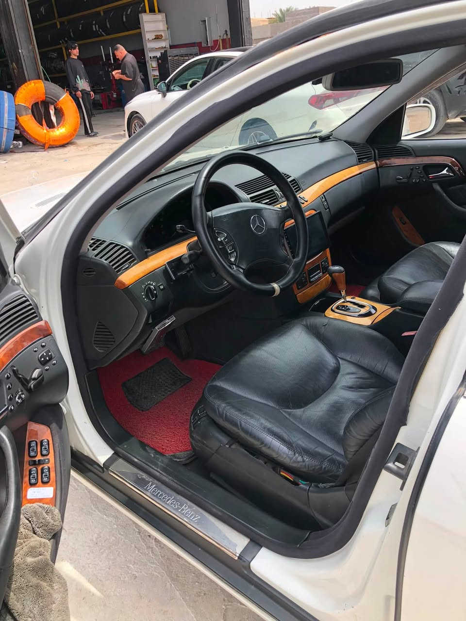 سلام عليكم
مرسيدس s500
مكينه 8vسلندر سيارة حلوه ونضيف تبريد تخم تاير 
سيارة فول مواصفات تحكم كشنات امامي وخلفي 
باب طويل كراسي تدفئه وتبريد سيارات ما ناقصه شي 
سعر السيارة  105 وبيه مجال قليل  تواصل ع هذا الرقم ***********
