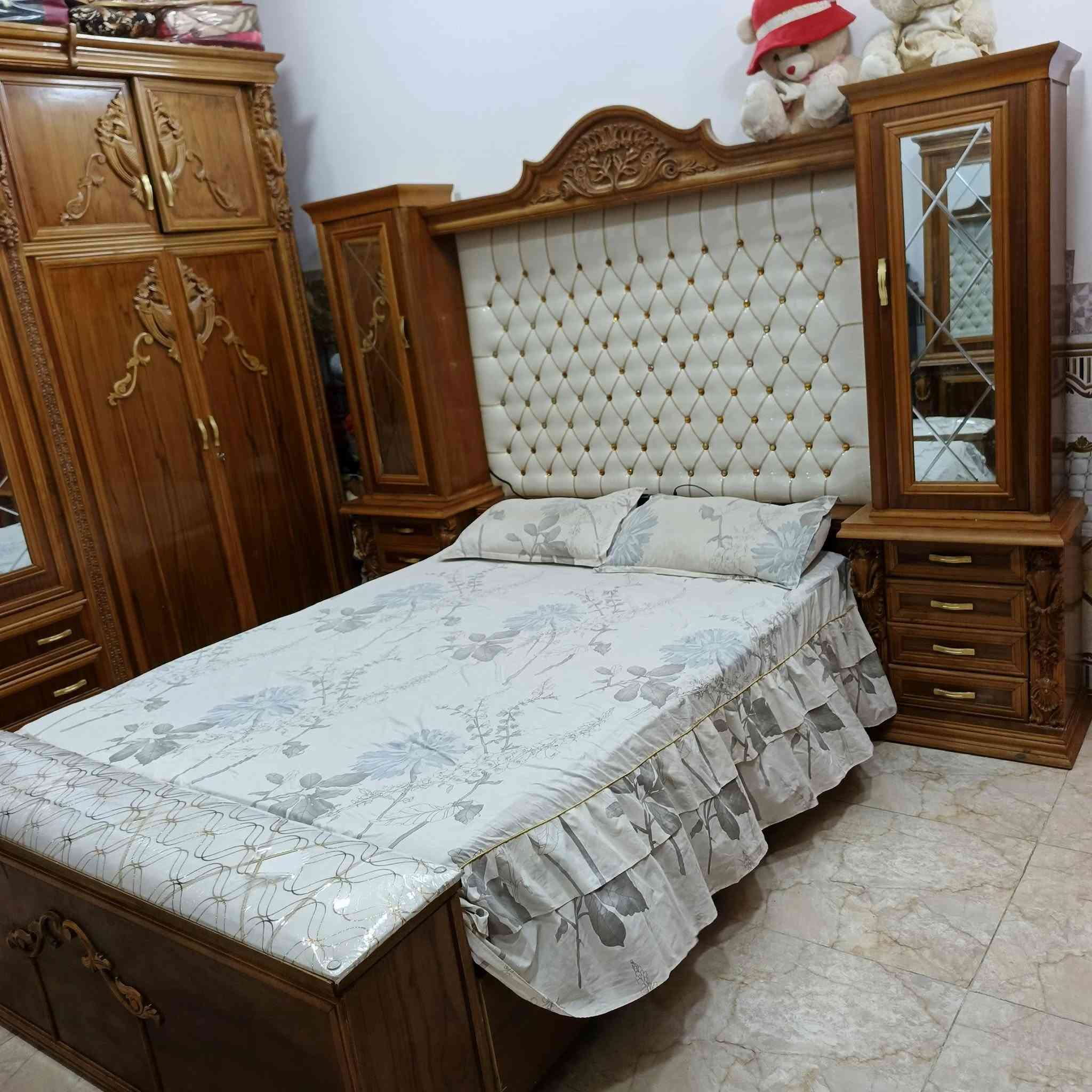 السلام عليكم اثاث  مستخدم لل ب ي ع المكان  الطارميه حي الفارس شارع السكلات خلف معارض حجي وليد  السيارات قرب جامع الصديق  للاستفسار خاص او ع رقم الهاتف***********    ؟***********

