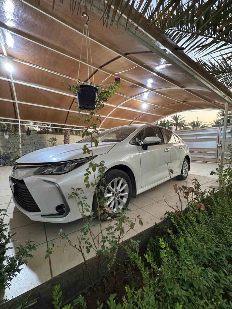 كورلا ٢٠٢٢ وكالة جيهان
 رقم اربيل
عداد ٢٨ كيلو 
تبريد قطعتين
فتحه سقف
بصمتين
شاشه
حساسات
كامره
دشبول ابيض 
بيها ربع دعامية خلفيه صبغ فقط بالفايبر

سعرها ١٦٨ مكانها كربلاء 
***********

