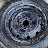 زوج تاير ب 30 بس ويل ب 20 نص عمر ابيع تاير وحد او ويل هم يرهم  عندي 2 ...