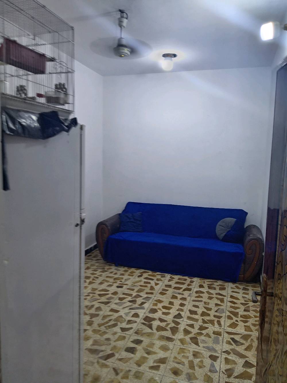 مشتمل طابقين طابو للبيع 60 متر يحتوي على ثلاث غرف وحمامات اثنين فوك وجوة وغرفة جوة وغرفتين فوك يحتوي جميع الخدمات موقعة جيد على شارع سوك 2 وسواق مقابيله وراس الفرع ومولدات اثنين ومتنزهات 2 مدارس 3 متوسطة وابتدائية وراس الفرع صيدليه واسواق وعيادة بيطرية الموقع الشعب سوك اربع الاف قرب عيادة البيطرية السعر  حته لر مراوس راس براس بثعالبة كون طابو 170 للستفسار ***********