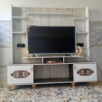 ميز حديث • للبيع