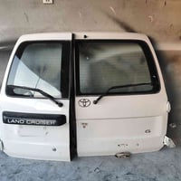 هەردوو دەرگای دواوە بۆفرۆشتن کاملە هیچی نەقس نیە ڕێک بیبەستە تابڵێی جو...