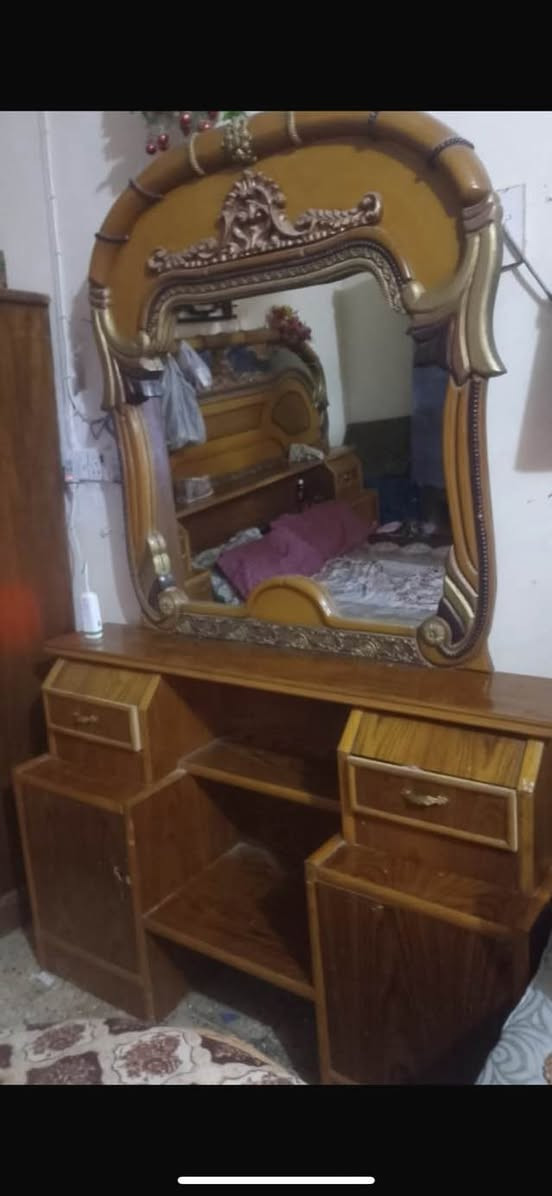 ‎السلام عليكم.
‎غرفه اخشاب كامله درجه اولى 
‎السعر 600 وبي مجال للطيبين
‎الاستفسار ***********

