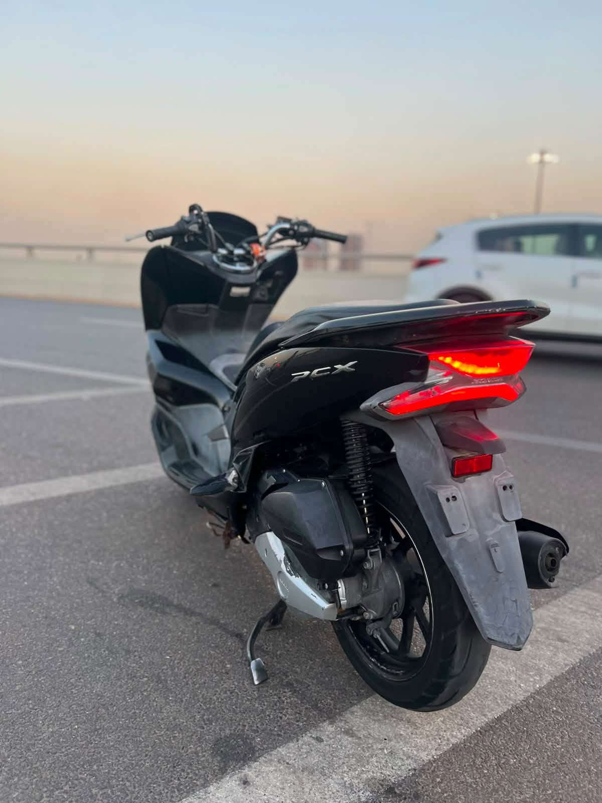 للبيع دراجه pcx  جيل ثالث بصمه الحديث  مكينه 150 حساس حرف A نوزل خطين ستان كهربائي ماشية18 الف زيرو الدراجه مال بيت حساس ازدحام دراجه جديده  حساس شلعه معدل خير من الله دراجه تتعب تكول جديده مال جناي  مكان بغداد الكرخ السعر مليون و900 وبيهه مجال والاستفسار ***********
