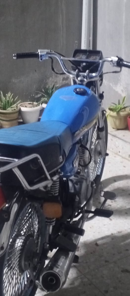 ماطور أربعة نمره شرط ما مفتوح على أيد وحده موديل 17 الرقم *********** السعر 410وبي مجال تايكر

