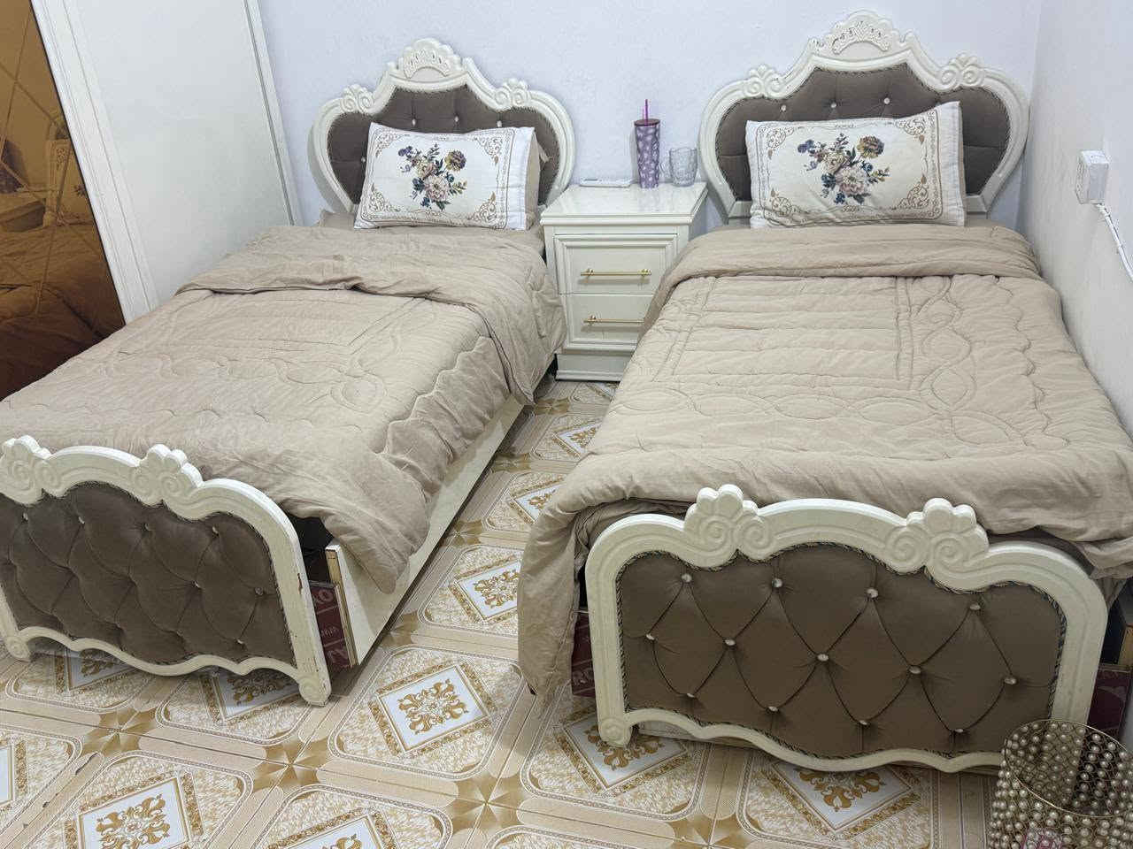 غرف نوم • للبيع • خشب