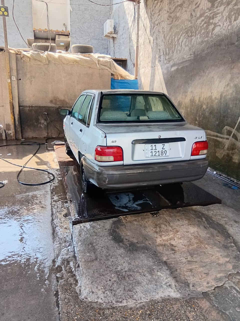 السلام عليكم سايبا لون رصاصي للبيع مكينه تبريد صدر كير كله جديد رقم جديد تحويل باسمي شواصي نضاف مابيه ضربه بس طخه بالباب السايق وسياره جارده تحتاج بس صبغ غرفتها جديده كهربايات كلها شغاله ترايك وين ماتريد السعر 35 مكانه بغداد رقم ***********

