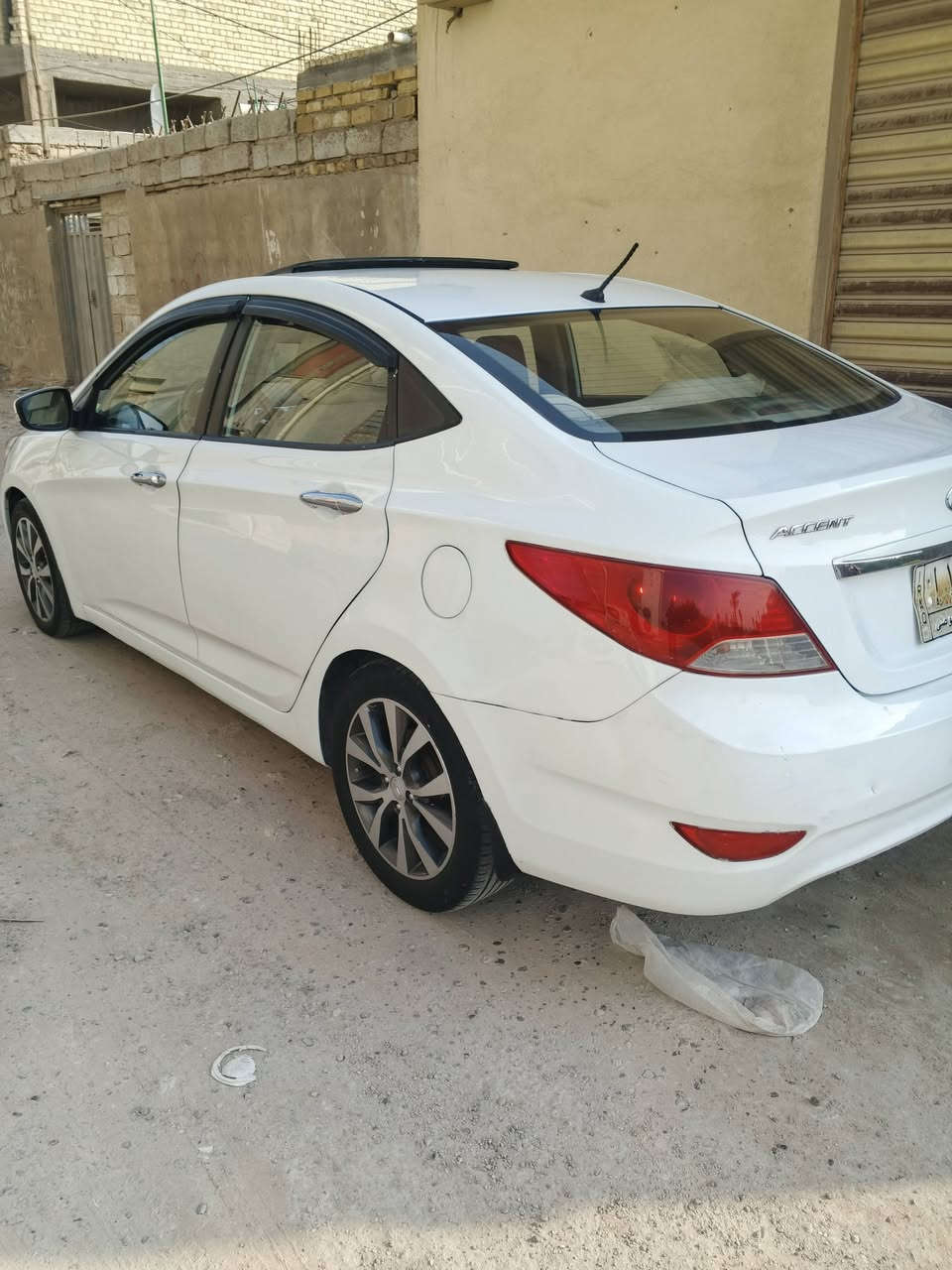 اكسنت ٢٠١٥ خليجي رقم قادسية مشروع وطني محرك ١٦٠٠ فول فتحه
بيها رشات صبغ بدون ضربه قويه 
محرك وكير مكفولات حداديه جديده تخم تاير جديد تبريد ثلج السعر ٨٣$ مكانه كوفه رجآ بدون خاص ***********
