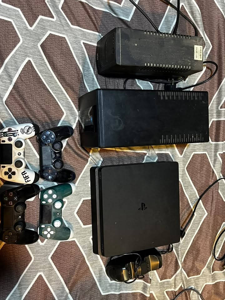 🎮 بلايستيشن 4 للبيع

🔹 هارد 512GB
🔹 مهكر
🔹 ويا 5 ألعاب
🔹 4 جوستكات
🔹 شاحن جوستكات
🔹 2 UPS

💰 السعر: 350 ألف دينار
📍 العنوان: بغداد – شارع فلسطين
📞 للاتصال: ***********
