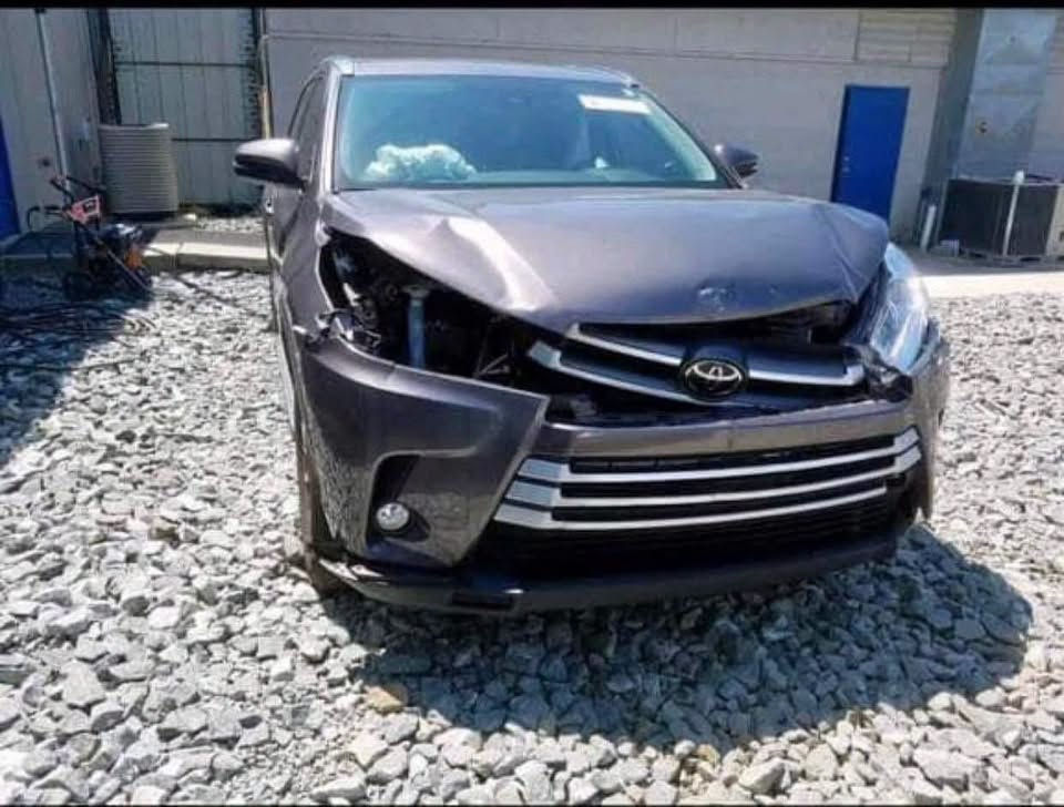 تويوتا هايلاندر 2019 XLE فول مواصفات
7 راكب ، كشن VIP محرك 6 

ماشي 69 ميل 

فتحة سقف ، بصمة ، ثلاث قطع تبريد 

گير ومحرك شرط مامفتوح . رقم بغداد دولي صور الضرر داخل المنشور معاها سونار المندلاوي وبي كافة التفاصيل .. 

السعر275 وبيها مجال للشراي 

العنوان : صلاح الدين بيجي ناحية الزوية 

للاستفسار /  ***********

                      ***********
