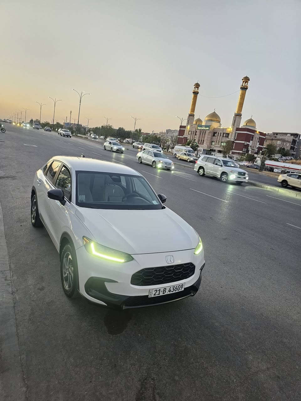 هوندا یاباني أصلي مودیل 2023
هHONDA HR-V, LX 
سعر ((( 133 ورقة بي مجال ))) 

​المحرك: 2.0 تنفس طبيعي (بدون توربو) مرغوب جداً.
​القيادة: سلسة ومميزة للغاية.
​المسافة المقطوعة: 45 ألف مایل.
​أنظمة القيادة: 3 وضعيات (Normal _ Eco _ Sport).
​المواصفات الداخلية والخارجية:
​داخلية مميزة بلون كريمي.
​إضاءة LED مع عدسات.
​بصمة تشغيل وبصمة أبواب.
​بريك إلكتروني (بصمة) مع خاصية الأوتو هولد (Auto Hold).
​رادار تحديد مسار (خطي الجادة).
​مثبت سرعة (تحديد سرعة).
​تحكم مقود (سوكان ڤوليۆم) والعديد من المواصفات الأخرى...
​السنوية (الرقم): مجددة لغاية عام 2029.
​حالة البودي (الشرائح):
قطعتين وبقعة صغيرة صبغ (بدون داخل / بدون وصول الصبغ للداخل).
(مرفق صور الحادث والفحص السونار).

3CZRZ1H3XPM723535
​الضمان:
الكير، المحرك، الكهربائيات، والتبريد بشرط الفحص.
​الموقع: السليمانية

سعر ((( 133 ورقة بي مجال ))) 
​للاتصال:
​***********
​***********

