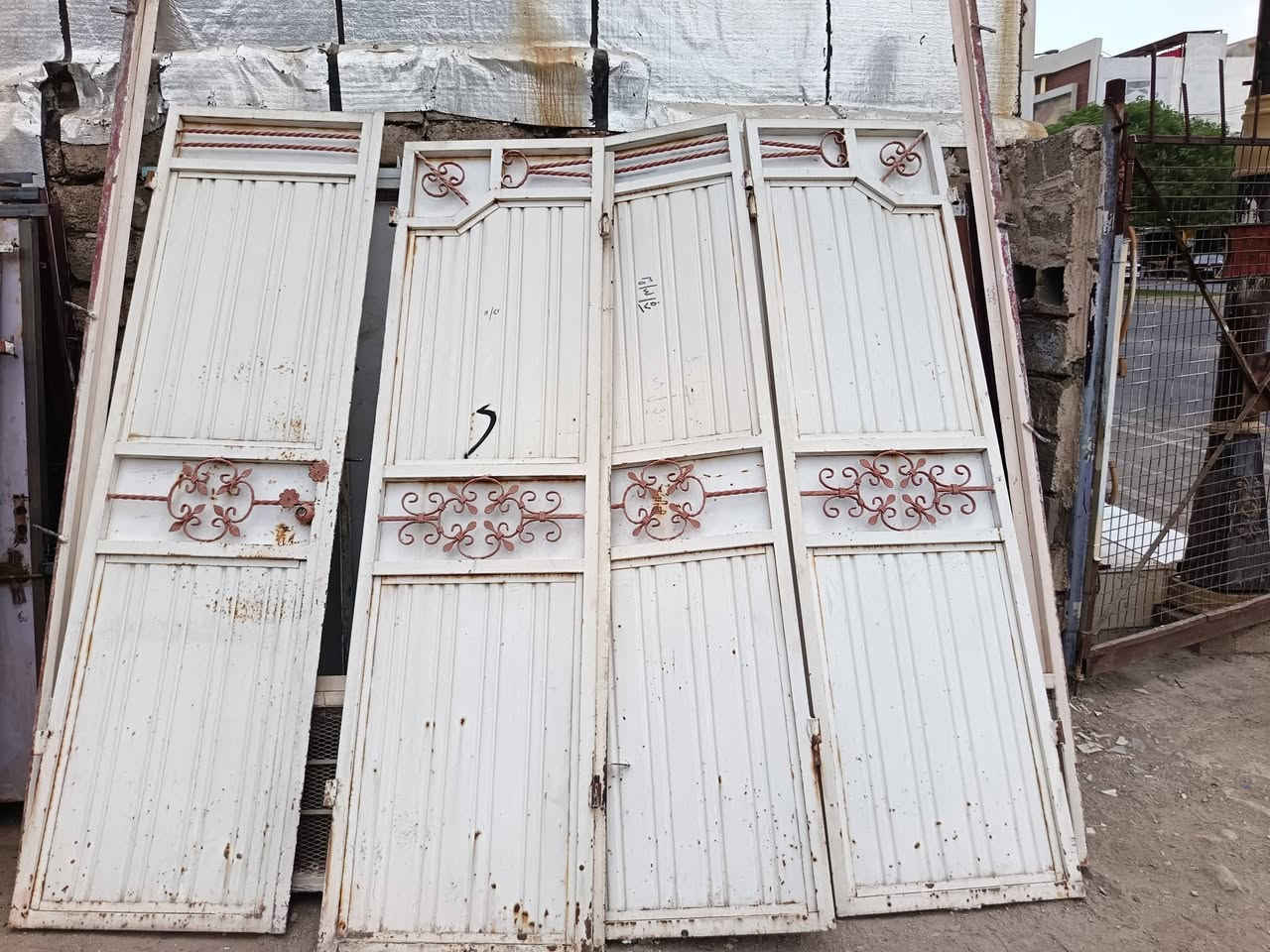 باب للبیع  3 متر عرض 3متر ارتفاع کامل ویا جرجوبە 200 بی مجال 
***********
