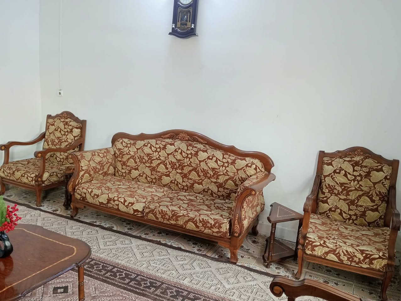 ١٠ مقاعد • ٦ قطع • نظيف
