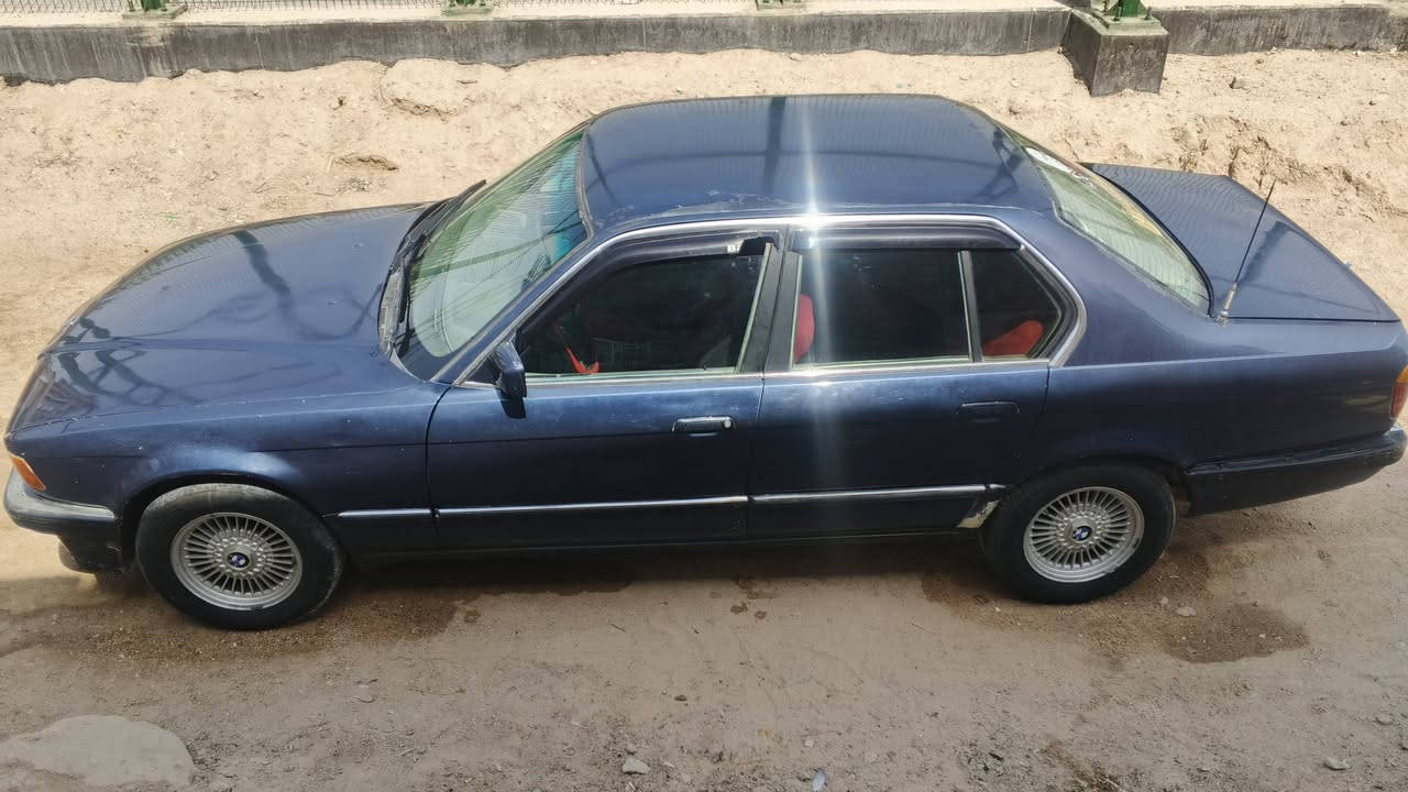 للبيع بائم حجم 700تبريدثلج مكينه كير حداديه صبغ جمالي فقط بدون ظربه رقم دهوك السنويه منتهيه صارشهرين سياره اتخبل السعر43وبيه مجال,,,,***********مكاني القرنه
