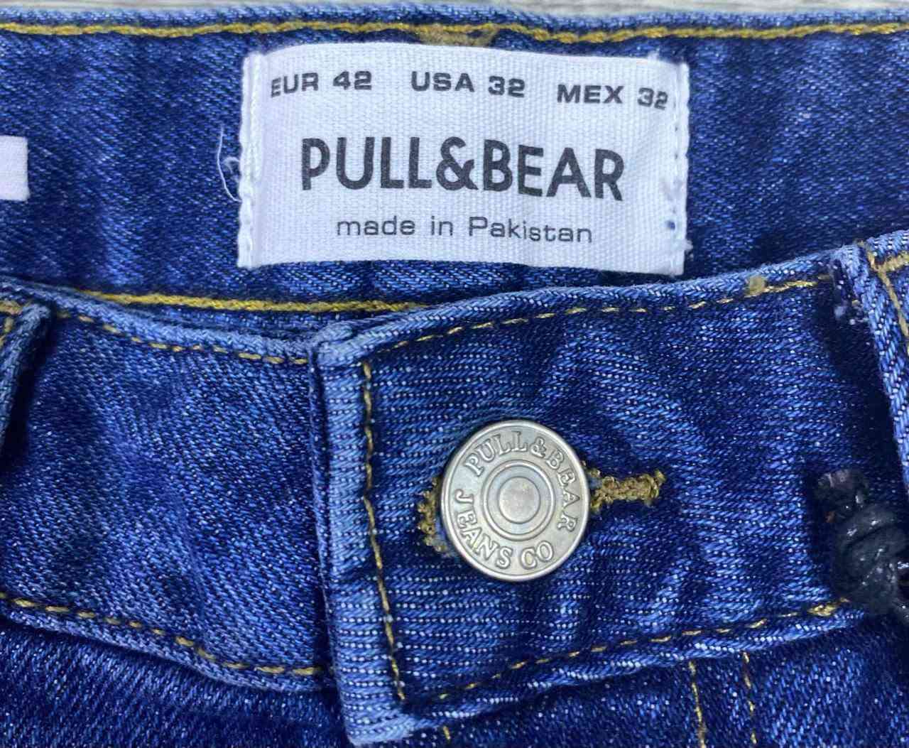 الماركة: بول أند بير (Pull&Bear). 

الخامة: قطني / ليكرا خفيفة 
 
​الكصة:  (Slim Fit).  
​ 
​القياس: 32

الطول: 98 سم

الحجل: 17 سم 
​
​بلد التصنيع: باكستان 

السعر: 30 الف مع التوصيل
