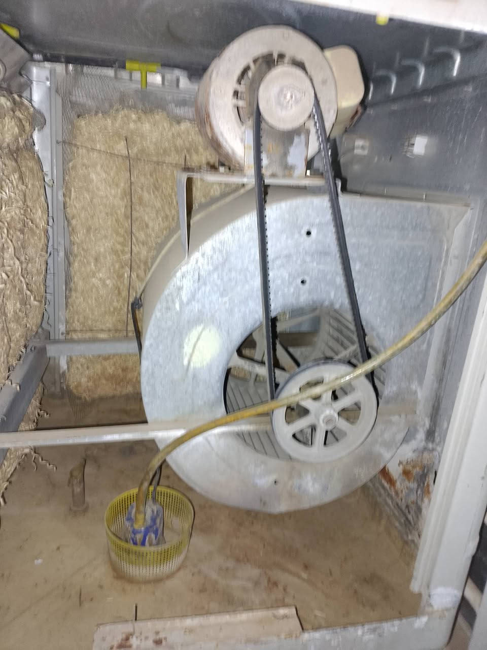مبرده للبيع حجم كبير نظيفه سعرها 100 وبيها مجال***********
