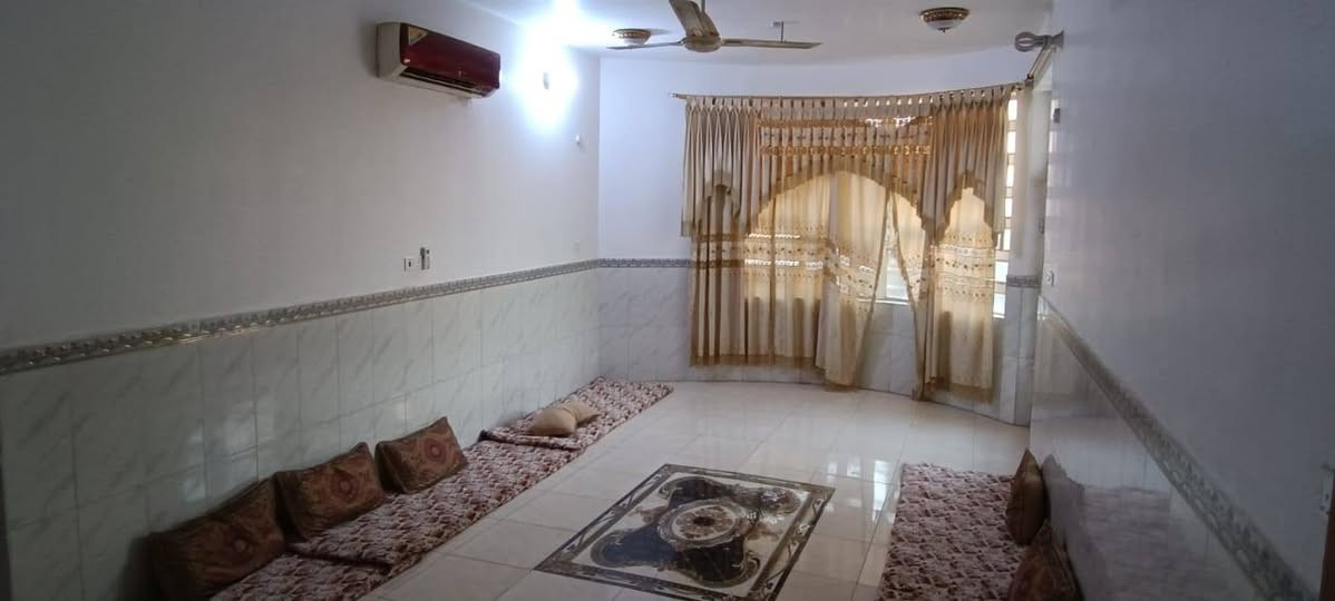 بيع مستعجل
السعر: 115مليون وبيه مجال

بيت 200م٢  طابقين واجهة 10ونزال20

الطابق الأول استقبال 7.5*4.5 ومطبخ 6*5وصالة7*5 وغرفة6*4 وصحيات داخلية وخارجية وطارمة

والطابق الثاني 3غرف سويتات وصالة وبيتونة بكد الصالة الجوه  وسطحين
العنوان: النجف/سايدين المطار الجديد الشارع الي بعد قاعة الياسمين للمناسبات/قبل شارع علكم

للإستفسار الأتصال

‏‪***********‬‏

***********

