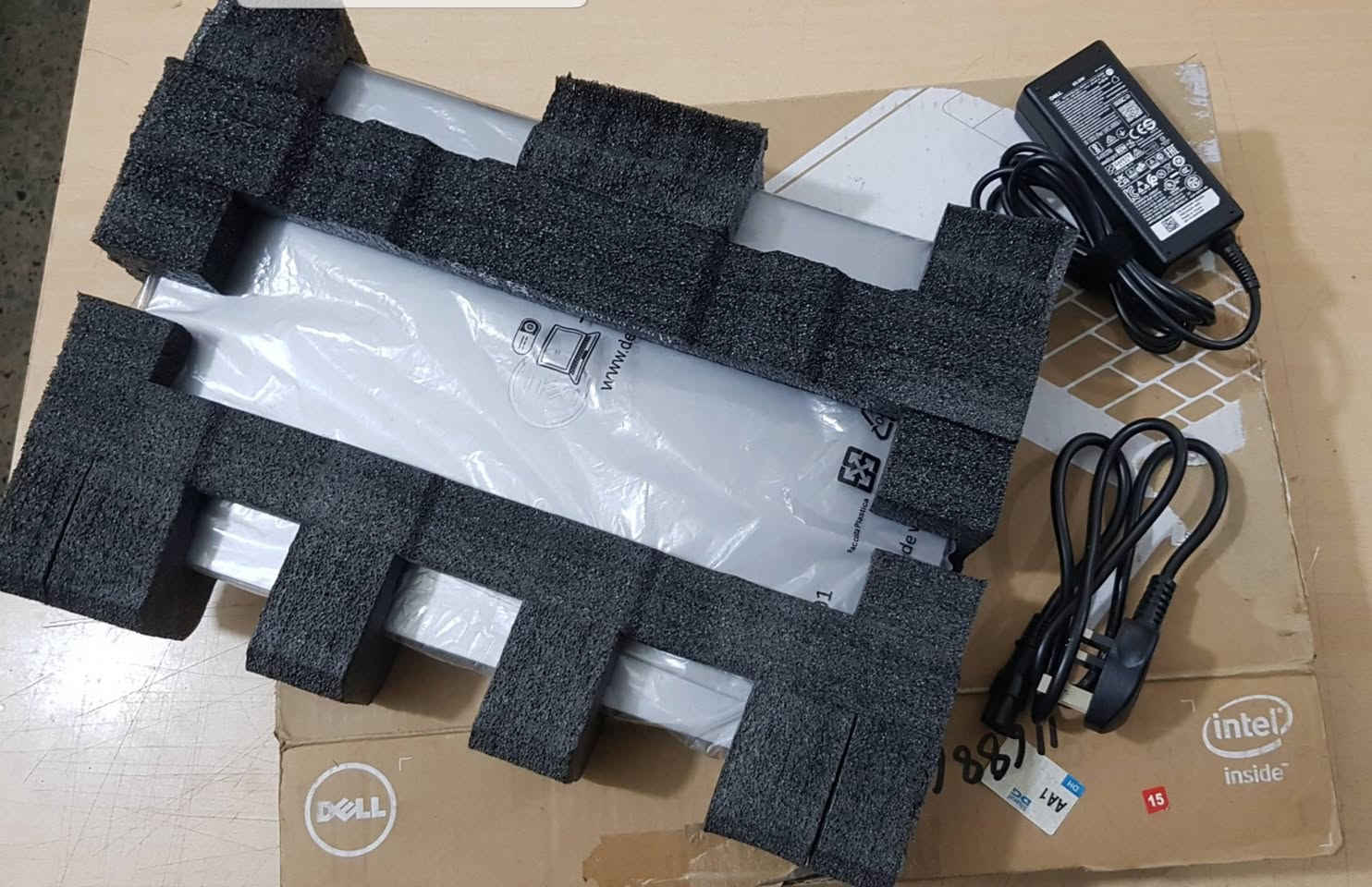 تحية طيبة .. لابتوب DELL وكالة شرق اوسط بحالة اللوك ما يفرق عن الجديد كور اي 7 الجيل 12 ورام 8 كيكا وهارد ssd 512 كارت شاشة منفصل Nvidia  حجم 2 كيكا الشاشة  15.6  اللابتوب نحيف جدا مع الكارتونة

                      (( السعر ثابت 700 الف دينار  ))

Dell Vostro 
المعالج  Core i7  الجيل 12
رام 8 كيكا 
هارد  ssd 512
2g nvidia  منفصل
حجم الشاشة 15.6
بصمة 

 للأتصال عادي و واتساب *********** 
شارع الصناعة اوقات الدوام ( 9 - 4 ) يوجد خدمة توصيل داخل بغداد ولجميع المحافظات لمشاهدة كافة الموديلات 
يرجى زيارة الموقع على الفيس بوك ( لابتوب بشير لاين
