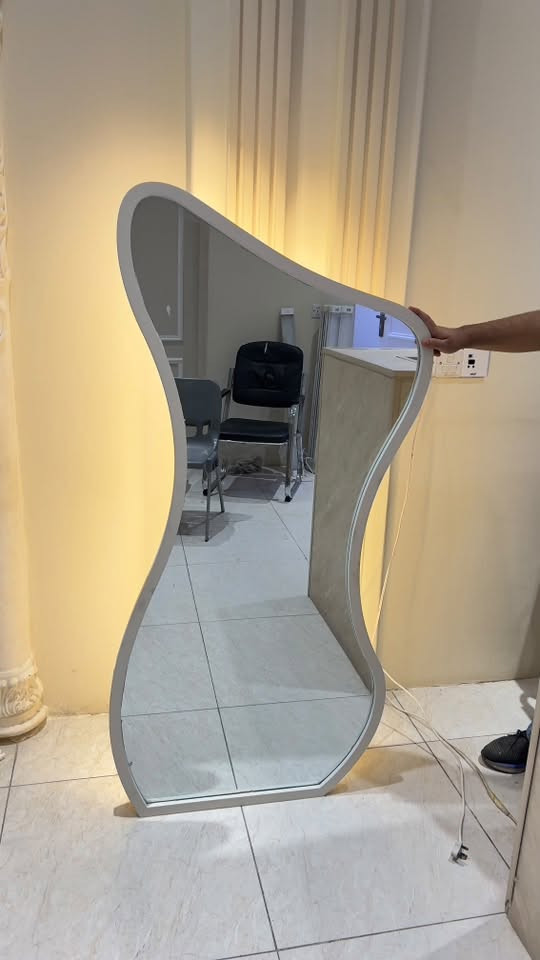 مرايه مستعمل
متوفر عدد 5 
قياس 80*160
السعر 50 للقطعة الوحدة

الصغيره الي بيها اناره سعر 50 للقطعه الواحدة
متوفر عدد 2
عنواني / بغداد الشعب 
للتواصل ***********
